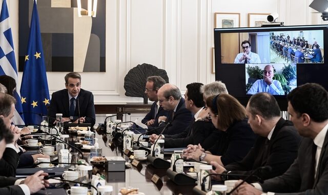Μητσοτάκης: Καμία απόκλιση από τους δημοσιονομικούς στόχους