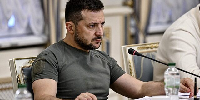 Ζελένσκι: “Προετοιμάζουν την ρωσική κοινωνία για χρήση πυρηνικών όπλων”