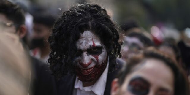 Μεξικό: Χιλιάδες αιμοδιψή “ζόμπι” βγήκαν στους δρόμους