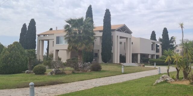 Κιβωτός του Κόσμου: Έφοδος της αστυνομίας στη δομή της Καλαμάτας