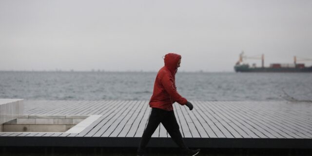 Καιρός Θεσσαλονίκη: Βροχές και σποραδικές καταιγίδες που αργότερα θα εξασθενήσουν