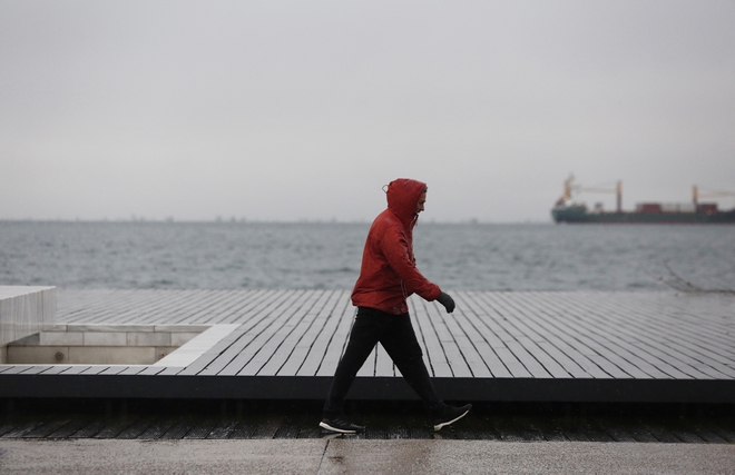Καιρός Θεσσαλονίκη: Βροχές η καταιγίδες και βελτίωση από το μεσημέρι