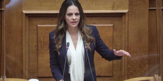 Αχτσιόγλου: “Οι γενικευμένοι πλειστηριασμοί δεν είναι ατύχημα – Είναι στρατηγική της κυβέρνησης Μητσοτάκη”