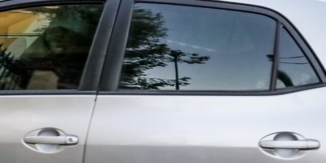 Παλαιό Φάληρο: Προθεσμία για να απολογηθεί έλαβε ο βιαστής – Με αλεξίσφαιρο και κουκούλα στην Ευελπίδων