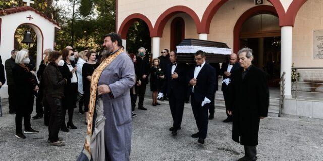 Μίνα Αδαμάκη: Σε κλίμα θλίψης η κηδεία της αγαπημένης ηθοποιού