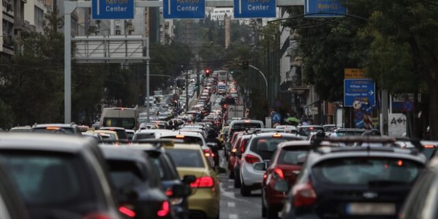 Φόρεσε ακουστικό και ολόκληρο εξοπλισμό για να “κλέψει” στις εξετάσεις οδήγησης