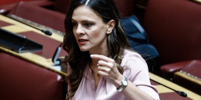 Αχτσιόγλου: “Η Πόπη Τσαπανίδου δεν είπε τίποτα άλλο από αυτό που είχε πει ο κ. Ανδρουλάκης τον Αύγουστο”