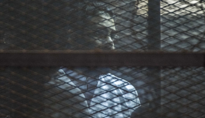 Αίγυπτος: Επιδεινώθηκε η υγεία του απεργού πείνας Αλάα Αμπντέλ Φάταχ