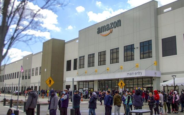 Black Friday: Απεργούν σήμερα χιλιάδες εργαζόμενοι στην Amazon σε 30 χώρες