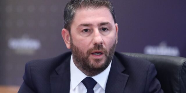 Ανδρουλάκης: “Ο πρωθυπουργός ας σταματήσει να κάνει τον τροχονόμο των κερδών των τραπεζών”