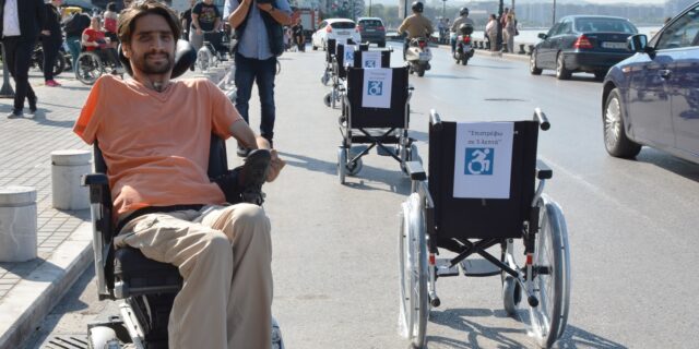 Δημήτρης Αντωνίου: “Κάθε μέρα και κάθε βόλτα σε αυτή τη χώρα με αμαξίδιο, μοιάζει με φάρσα”