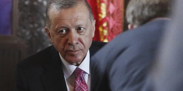 Νέο παραλήρημα Ερντογάν: “Η Ελλάδα να γνωρίζει τα όριά της, μπορούμε να έρθουμε ξαφνικά ένα βράδυ”