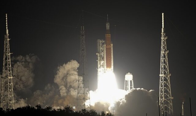 NASA: Εκτοξεύτηκε με επιτυχία ο πύραυλος Artemis 1 με προορισμό τη Σελήνη