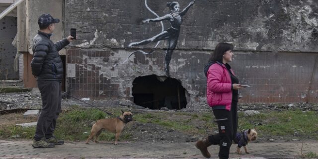 O Banksy στην κατεστραμμένη Ουκρανία: Το συγκλονιστικό βίντεο που ανέβασε στο Instagram