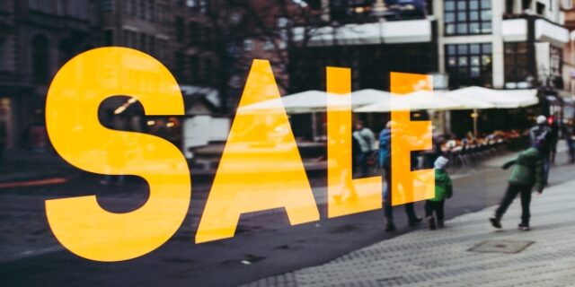 Ξεκίνησε η «προθέρμανση» για τις μεγάλες εκπτώσεις