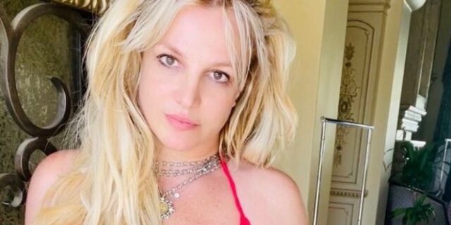 Britney Spears: Ποζάρει ολόγυμνη στη μπανιέρα και αδιαφορεί για τους haters – “Χειροκροτήστε με”