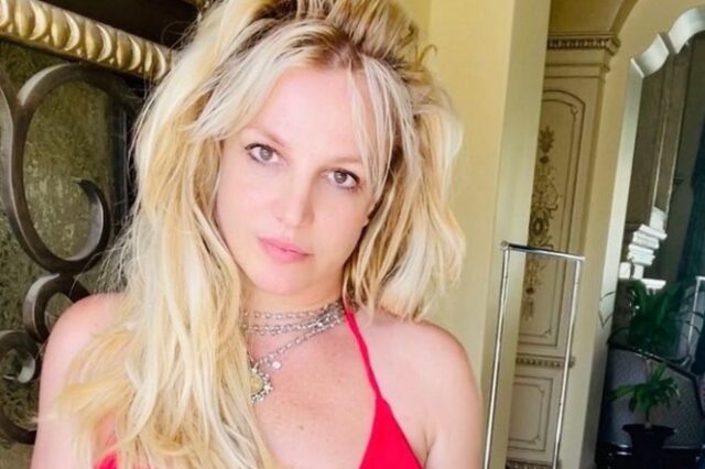 Britney Spears: Παιχνίδι με τα κύματα με μικροσκοπικό μπικίνι – Η ανάρτηση στο Instagram