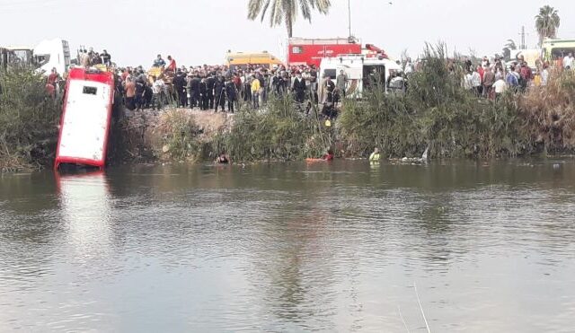 Αίγυπτος: Τουλάχιστον 19 νεκροί και 6 τραυματίες από πτώση λεωφορείου σε κανάλι