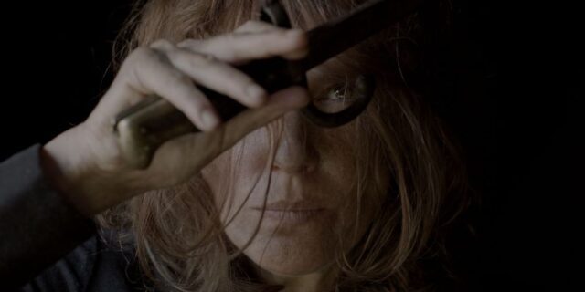 Τι είναι το βραβευμένο “Cavewoman” με την Αγγελική Παπούλια;