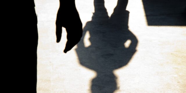 Πετράλωνα: Τι υποστηρίζει η μητέρα για τους βιασμούς των παιδιών της από τον πατέρα τους