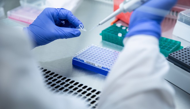 Κορονοϊός: Επιστήμονες δημιούργησαν τεχνητά ένζυμα που σκοτώνουν τον ιό