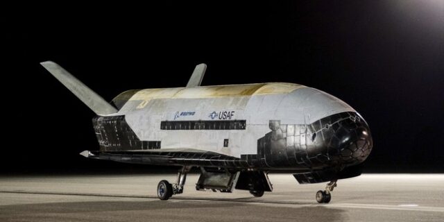 ΗΠΑ: Προσγειώθηκε το διαστημόπλοιο X-37B μετά από 908 ημέρες σε τροχιά