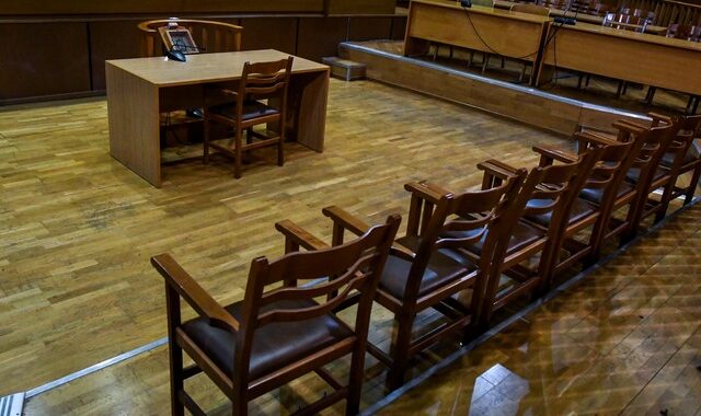 Ειδικό Δικαστήριο: Δεύτερη μέρα κατάθεσης του Τόμπρα για τις τηλεοπτικές άδειες