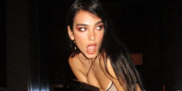 Dua Lipa: Ποζάρει με ψηλές μπότες και εσώρουχα και αφήνει άφωνους τους θαυμαστές της