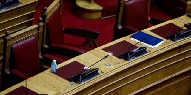 Πού να τρέχεις τώρα στη Βουλή…