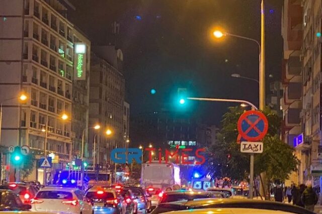 Θεσσαλονίκη: Παράσυρση πεζού από δίκυκλο – Μεταφέρθηκε με ασθενοφόρο στο νοσοκομείο