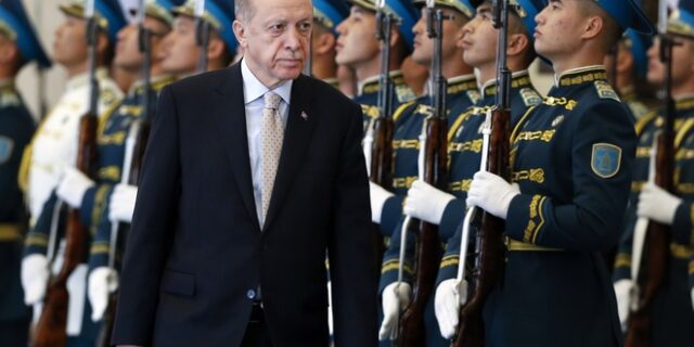 Νέες απειλές Ερντογάν: Η Αθήνα στην εμβέλεια του πυραύλου Tayfun – “Η Ελλάδα να συμμαζέψει τα μυαλά της”