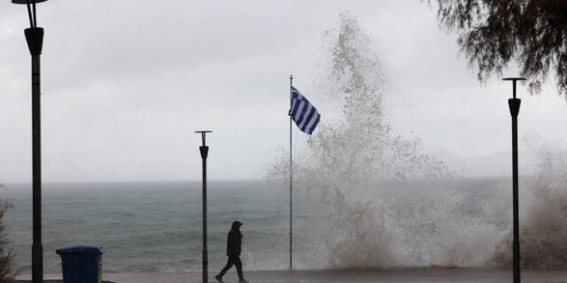 Καιρός: Επικίνδυνα φαινόμενα στα ανατολικά – Πότε υποχωρεί η κακοκαιρία Ariel