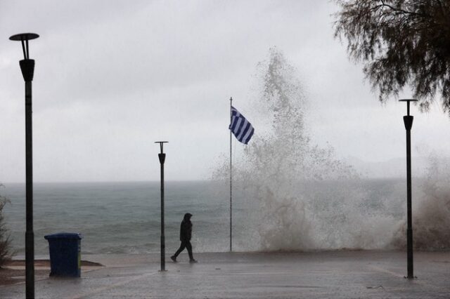 Καιρός: Επικίνδυνα φαινόμενα στα ανατολικά – Πότε υποχωρεί η κακοκαιρία Ariel