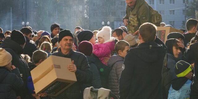 Χερσώνα: Πέντε άμαχοι τραυματίστηκαν από ρωσικό πλήγμα περιμένοντας για ψωμί