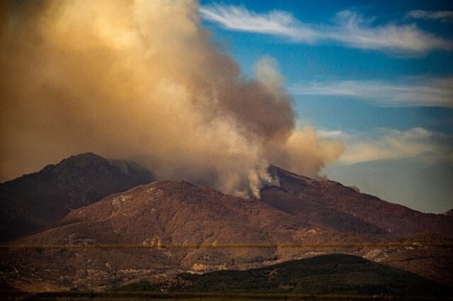 Ροδόπη: Για 14η μέρα καίγεται το Παπίκιο Όρος – Καπνοί μέχρι Κομοτηνή, Ξάνθη και Θάσο