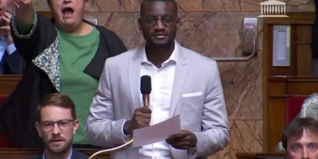 Γαλλία: Ρατσιστική επίθεση βουλευτή της Λεπέν σε μαύρο συνάδελφό του – “Γυρίστε πίσω στην Αφρική”