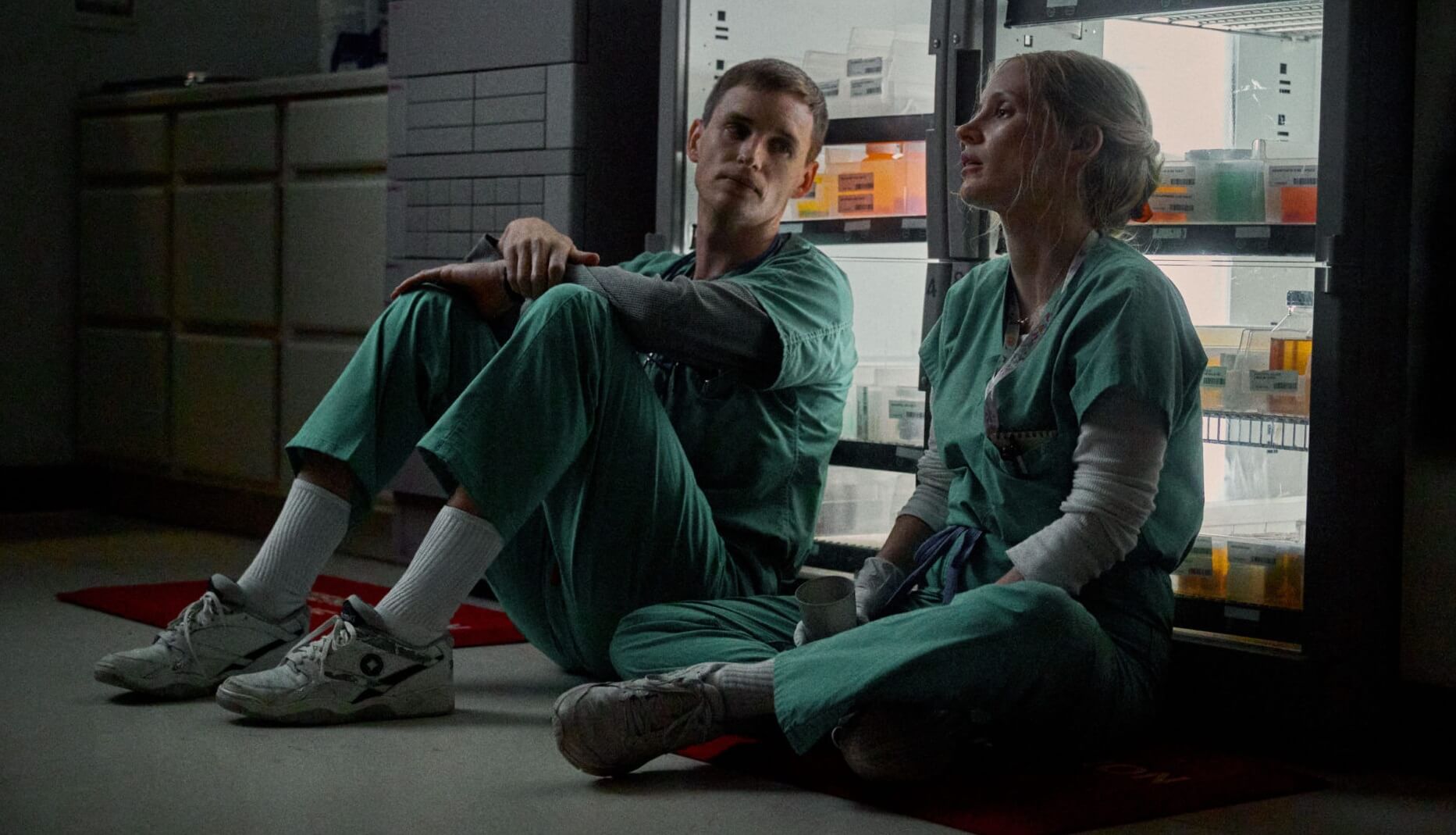 Είδαμε το “The Good Nurse” στο Netflix – Γιατί τρομάξαμε παρ’ όλο που δεν είχε ούτε μία τρομακτική σκηνή