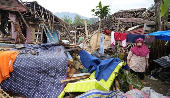 Ινδονησία: Στους 318 οι νεκροί από τον σεισμό 5,6 Ρίχτερ