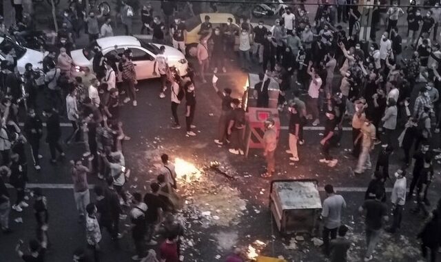 Ιράν: Κλιμάκωση της βίας – Νεκροί τρεις διαδηλωτές από πυρά, αναφορές για απαγωγές πτωμάτων
