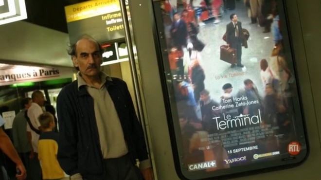 Πέθανε ο Ιρανός που ενέπνευσε την ταινία “The Terminal” με τον Τομ Χανκς – Έζησε 18 χρόνια σε αεροδρόμιο