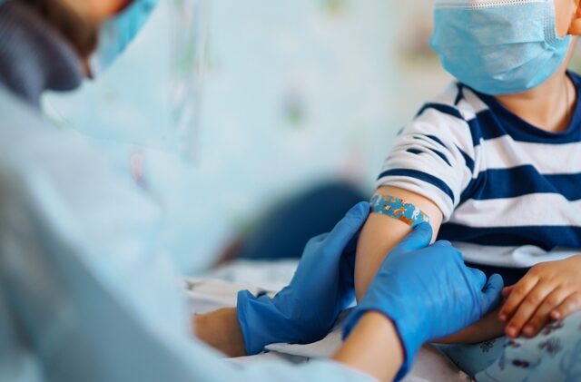Κορονοϊός: Ανοίγει η πλατφόρμα για τον εμβολιασμό των παιδιών από 6 μηνών ως 4 ετών