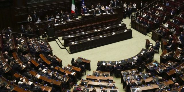 Ιταλία: Οι βουλεύτριες θα μπορούν να θηλάζουν μέσα στη Βουλή