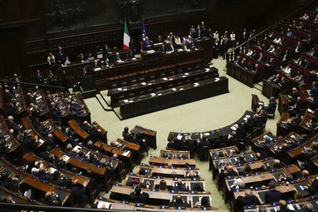 Ιταλία: Οι βουλεύτριες θα μπορούν να θηλάζουν μέσα στη Βουλή