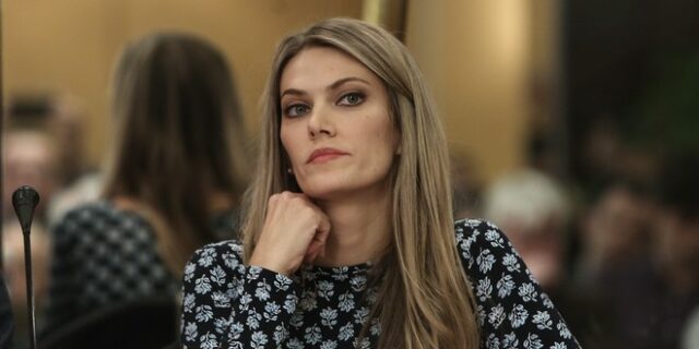 Εκτός τόπου και χρόνου: “Πρωτοπόρο το Κατάρ στα εργατικά δικαιώματα”, λέει η Εύα Καϊλή