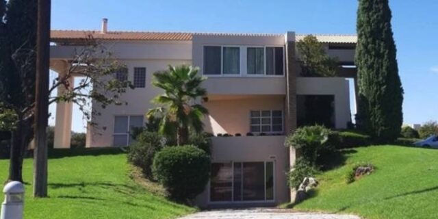 Κιβωτός του Κόσμου: Σύλληψη υπαλλήλου στην Καλαμάτα – Είχε όπλο μέσα στη δομή