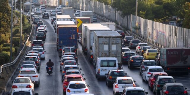 Κίνηση στους δρόμους: Σοβαρό τροχαίο και καραμπόλα 4 οχημάτων στον Κηφισό