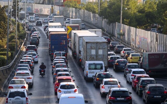 Κίνηση στους δρόμους: Σοβαρό τροχαίο και καραμπόλα 4 οχημάτων στον Κηφισό