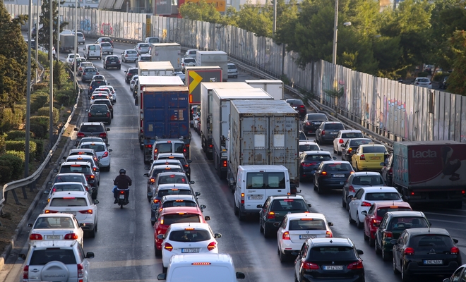 Κίνηση στους δρόμους: Σοβαρό τροχαίο και καραμπόλα 4 οχημάτων στον Κηφισό