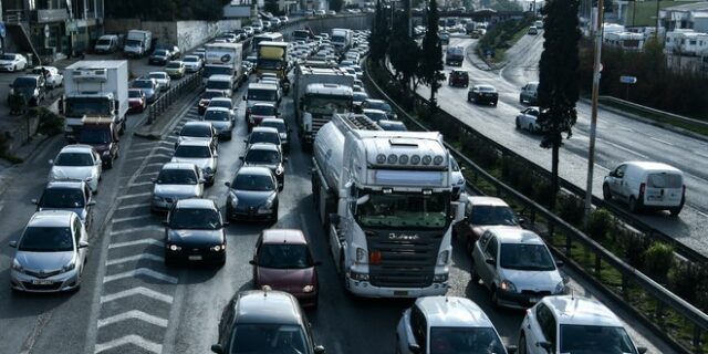 Κίνηση στους δρόμους: Μποτιλιάρισμα στον Κηφισό λόγω καραμπόλας τριών ΙΧ – LIVE Χάρτης