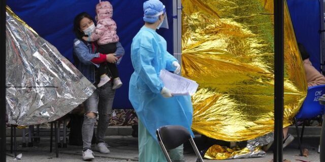 Κίνα: Τεσσάρων μηνών βρέφος πέθανε σε ξενοδοχείο – Οργή για την πολιτική “μηδενικής Covid”